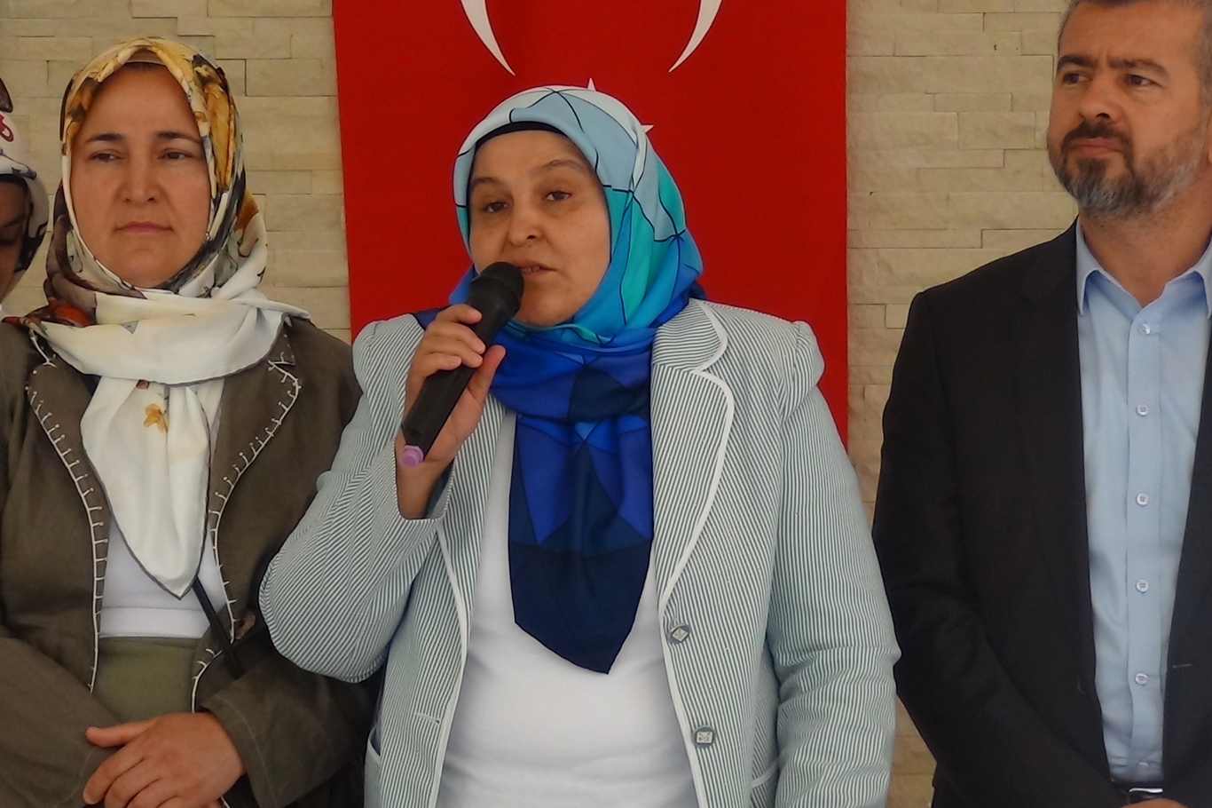 Memur-Sen Kadın Komisyonundan ‘Suriye ve kadın’ raporu Memur-Sen Kadın Komisyonundan ‘Suriye ve kadın’ raporu